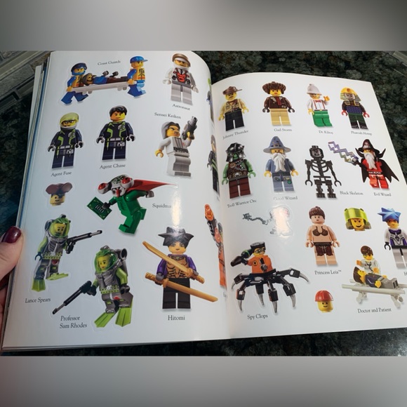 Rare♥️NWTs ultimate minifigure Lego sticker book 2010♥️ - Picture 5 of 12